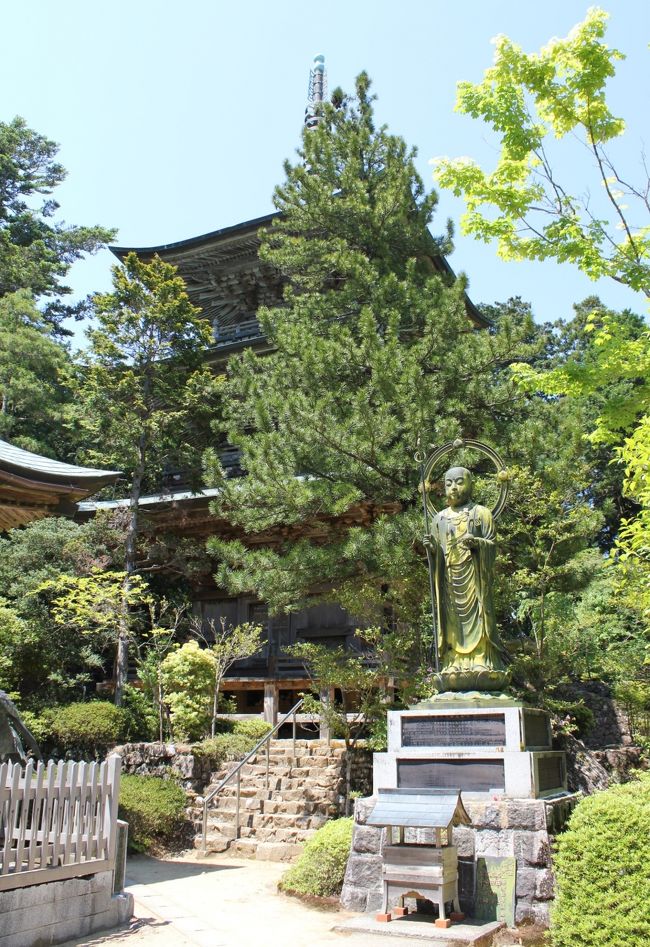 今回の旅はプチお遍路旅でお寺巡りが中心ですが、ご朱印集めや数多く回ることが目的ではなく、気に入ったお寺はゆっくりお参りしたい、お寺だけではなく観光もしたい、という「きままな旅」です。<br /><br />『車で廻る、きままなお遍路旅』2日目後半は、20番札所・鶴林寺から南下して、日和佐方面に向います。<br />〔写真:鶴林寺三重塔〕<br /><br />2日目(2)で訪れた先〔( )は88カ所札所番号です〕<br />(20)鶴林寺、蛭子神社、(22)平等寺、(23)薬王寺、道の駅/日和佐、日和佐城、日和佐浦、明丸海岸