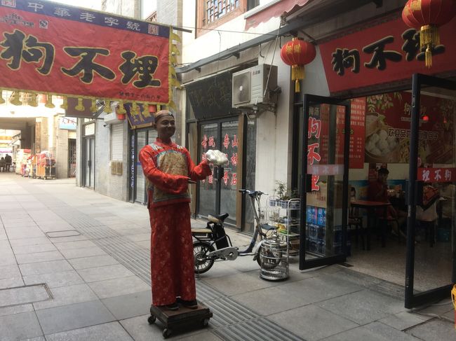 居留地の上海から天津・大連へ出張に出掛けました。<br /><br />折角なので早起きして市内を散策し、夜もブラブラして街を堪能して来ました。<br />初めての天津と20年前から何度か訪れている大連。街ごとに違う雰囲気を楽しんできました。<br /><br />6月14日(水)：上海⇒天津<br />　　　　　　　上海航空FM9131　パンパシフィック天津<br />6月15日(木)：天津⇒大連　<br />　　　　　　　中国南方航空CZ6580　大連日航飯店<br />6月16日(金)：大連<br />6月17日(土)：大連⇒上海<br />　　　　　　　中国東方航空MU5628<br /><br />大連編　http://4travel.jp/travelogue/11255572