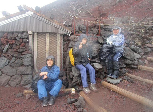 梅雨時富士登山