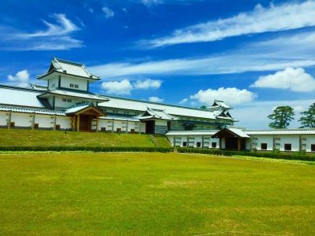 どうしても温泉に入りたくなったので、急遽加賀温泉郷に行くことに♪<br />山中温泉にしました★<br />本当は東京から温泉とんぼ帰り、ひたすら入浴！と思っていたのですが、金沢市内観光もすることに変更。<br /><br />ちょっと疲れたかな（汗）<br />でも楽しかったので良しとしましょう♪<br /><br />■□■□■□■□■□■□■□■□■□<br />＜2日目＞<br />山中温泉～兼六園　（高速バス移動）<br /><br />金沢城公園<br />21世紀美術館（休館）<br />香林坊<br />武家屋敷<br />近江町市場<br />名鉄エムザ<br /><br />名鉄エムザ～金沢駅西口　（バス移動）<br />金沢駅西口～小松空港　（高速バス移動）