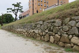 2017初夏、日本百名城の岡崎城(1/6)：名古屋から名鉄で岡崎へ、岡崎城址の石垣発掘現場