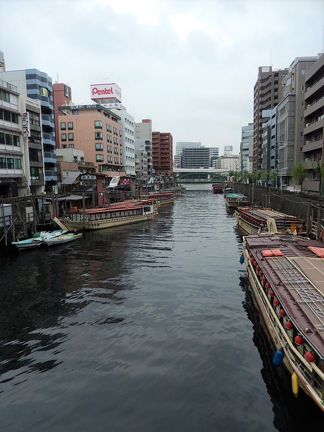 6月30日、午後0時ごろに浅草橋の需要家訪問の序に浅草橋の神田川付近を歩いて屋形船を眺めた。　早い時間のために屋形船の出航及び出航準備等は見られなかったが久しぶりに見る風景は新鮮味があってよかった。<br /><br /><br /><br />*写真は浅草橋から見られる神田川の風景