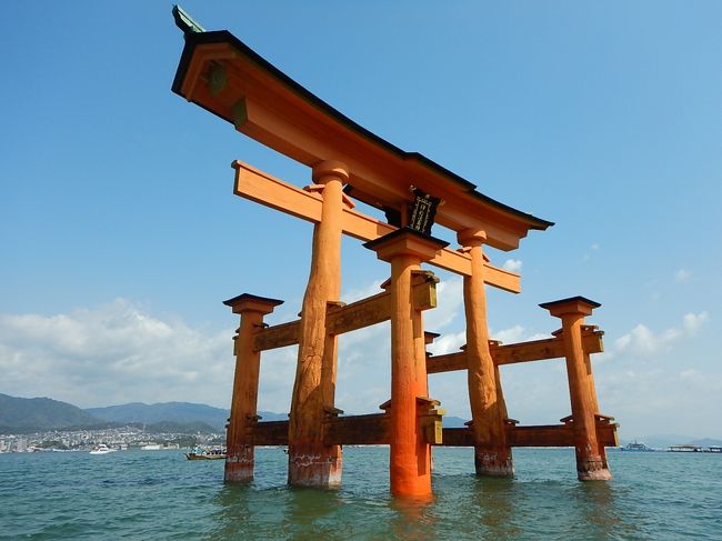 広島県には二つの世界遺産がある。今回の旅行で一度に制覇してしまう計画をたてた。<br />西から東へ向かう行程で、厳島神社は満潮に合わせたい。これだと、一度岩国空港まで行き、山陽本線で宮島口まで行くルートをとった。<br />東は１泊２日の限られた日程で行ける限界は尾道までと考え、旅程を組んだ。<br />天気はおおむね晴れていたが、原爆ドーム辺りで突然の雷雨に見舞われた。