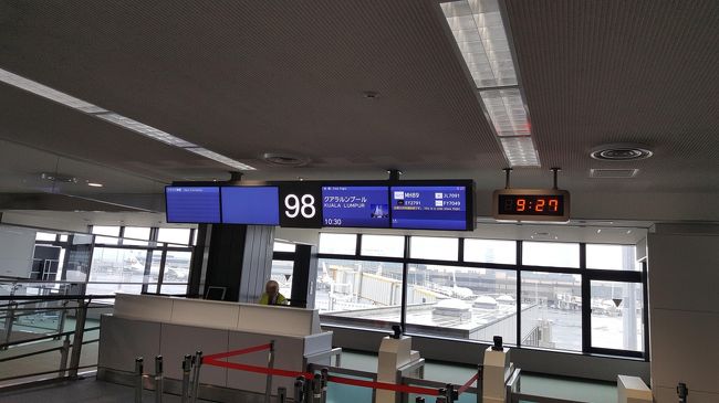 4月のある朝、目が覚めたらシンガポールのことで頭いっぱいだったなんてことありますか!?<br />私はシンガポールのことで頭がいっぱいでこれは行くしかないと決めました。<br />今回はシンガポールからの留学生の友達に観光客が行かないようなdeepな場所を教えてもらいました!<br />実は初めての一人旅、これからシンガポールへ一人旅を考えていらっしゃる方へ少しでも参考になれば幸いです。<br /><br /><br />5月のGW中に予約し、マレーシア航空利用で53000円程度でした。<br />予約はexpediaです。