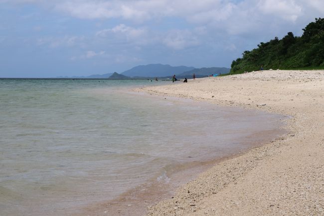 3日目です。<br /><br />当初の予定では、午前中竹富島をレンタサイクルで周遊し、午後からレンタカーで石垣島を巡ろうと思ってました。。。が<br /><br />想像してみました。。。炎天下でレンタサイクルを漕いでるトコロを。。。<br /><br />カミさんは直ぐに白旗を掲げ、朝イチから、エアコンの効いたレンタカーで石垣周遊と相成りました。笑<br /><br />石垣島と沖縄本島の差は、米軍機の爆音がしないことかな。。。<br /><br /><br />