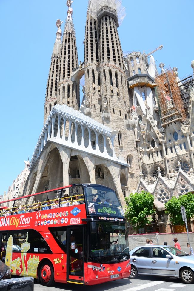 妻と行くスペイン(2-②)　これは楽チン！　二階建てオープンバスからバルセロナ市街を高みの見物