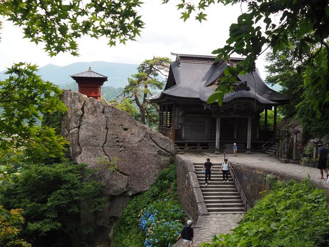 記念すべき100本目の旅行記は２度目の大人の休日パスです。今年も娘から温泉宿泊券をプレゼントされたので、３泊４日の東北旅行を計画しました。<br />いつもの貧乏性が顔を出し、４日間乗り放題15,000円の休日パスを利用して合計49,510円分の新幹線・在来線を乗り継ぎ、山形・秋田・青森県を駆け足で回ってきました。学生（中学生以上）団体割引の５割引を上回る、なんと７割引の格安旅行です。<br /><br />《経路》<br />7月1日（土）　東京ー米沢ー山寺ー蔵王温泉<br />7月2日（日）　蔵王温泉ー山形ー増田ー横手<br />7月3日（月）　横手ー角館ー秋田ー鯵ヶ沢<br />7月4日（火）　鯵ヶ沢ー弘前ー青森ー東京