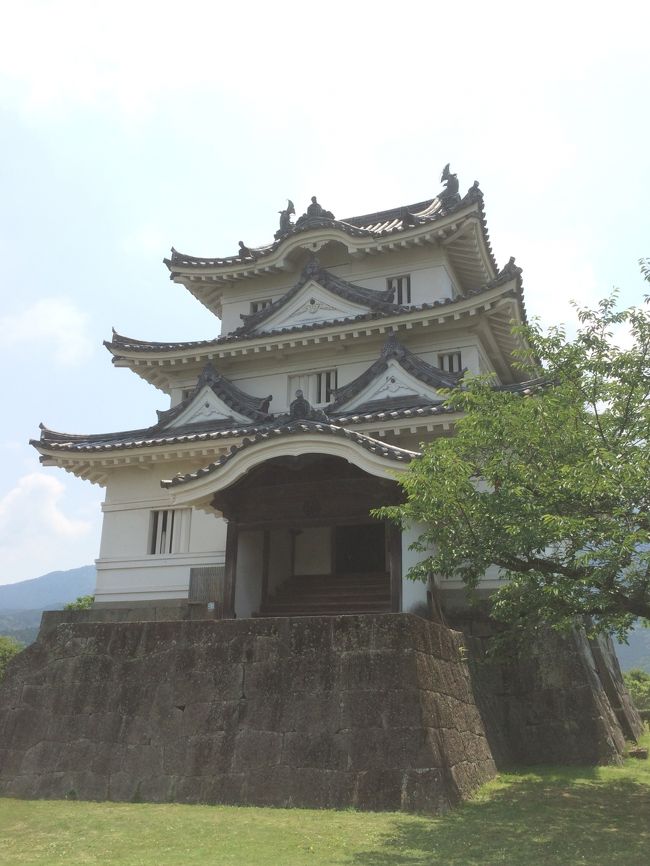 所用でしばらく四国に滞在することになりました。週末に道後温泉・松山を回りました。道後松山は以前にも冬の旅行記をアップしましたが、初夏の道後松山です。