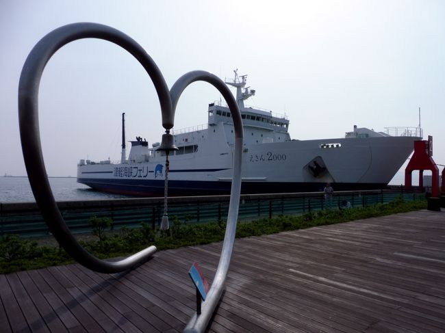 5月21日の午後には北海道を離れました。<br />また大間へ渡りましたので大間のマグロを今度こそは食べたいと思っていました。<br /><br />しかし、日曜日の夕方6時ごろって開いている店ゼロなんですね。<br />むつ市のホテルまで少し距離もあるので仕方なくまたコンビニで食糧<br />買いこみ、細々と夕食。<br /><br />翌日は青森の三沢方面、浄土ヶ浜、三陸釜石へ<br /><br />