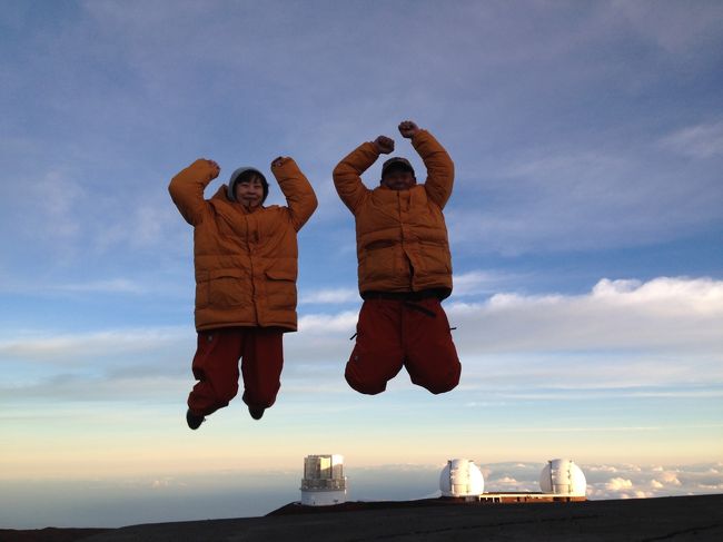 ２年前の2015年８月、<br />マウナケアの星空とサンライズを目指して初ハワイ島。<br /><br />ところが雨の降らないコナにストーム停滞で、まさかの大雨と雷。<br />マウナケアツアーは２晩続けてクローズ。<br /><br />一昨年かなわなかった夢を叶えるため、もう一度 ハワイ島へ。<br /><br />2017年５月 念願の再訪です。