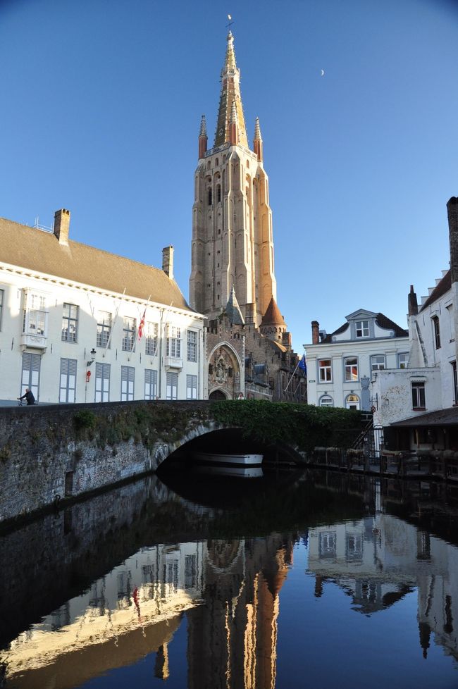 ベルギー王国を9日間で3都市を巡る旅、「ブルージュ編」です。<br />水の都でもある「ブルージュの歴史地区」は、世界遺産に登録されている。<br />フランドル地方の公用語のオランダ語では、「ブルッヘ」という。<br /><br />　ブリュセル前編<br />★ブルージュ編<br />　アントワープ編<br />　ブリュッセル後編<br />　オメガング編<br />　壁画巡り編
