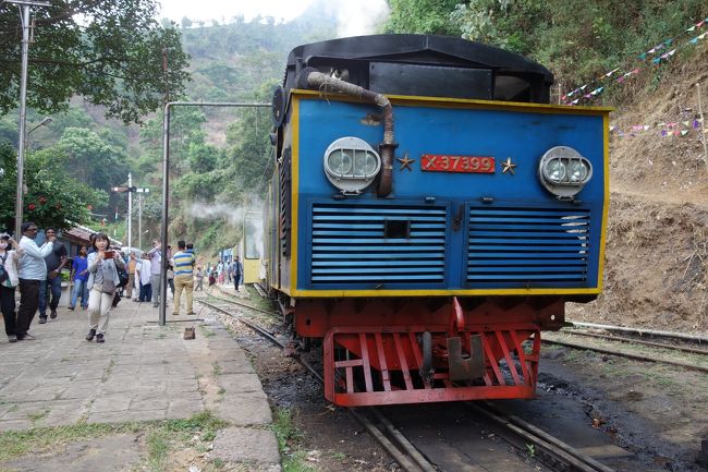 今日の目的はニルギリ鉄道に乗ることです。<br /><br />インドの最古の山岳鉄道の一つで、世界遺産にも登録されています。<br /><br /><br />