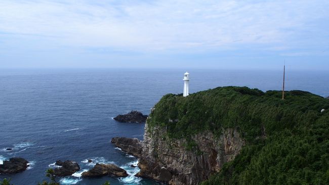 高知県の足摺岬に家族のみんなで行って来ました。大変遠い所です。往復約６００キロ、娘婿1人で運転して大変お疲れ様でした。楽しい旅行になりました。一泊二日の旅です。