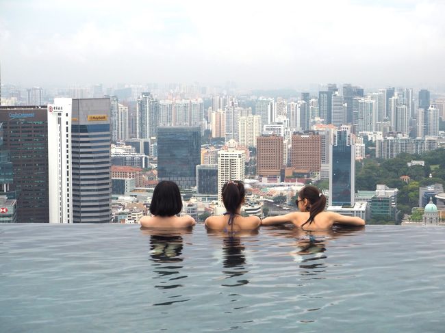 ファミリーで行くシンガポール旅です。<br /><br />1日目<br />シンガポール航空ビジネスで関空からシンガポールへ<br /><br />2日目<br />ユニバーサルスタジオシンガポールへ<br />クラークキーでリバークルーズしながらレーザーショー鑑賞<br /><br />3日目<br />マーライオンとオーチャード観光<br />アフタヌーンティー<br />ナイトサファリ<br /><br />4日目<br />マリーナベイサンズへ移動<br />ショッピングモールや例のプールへ<br /><br />5日目<br />シンガポール航空ビジネスでシンガポールから関空へ