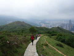 駐在のついでに 【その36】 香港で4度目の山歩きは “石龍拱(474m)”で、「汀九橋」「青馬大橋」のビュー満喫。打上げは、深井名物「焼鵝」の老舗店“裕記大飯店”へ！