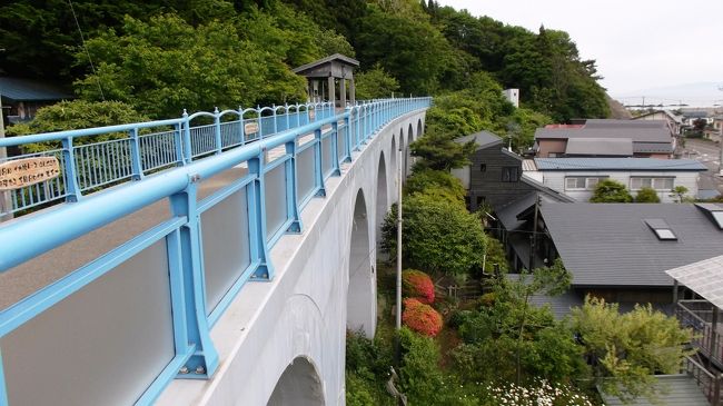 下北は遠い。北国の荒涼感と最果感を味わえる。魚もうまい。しかしもう一方の下北のイメージは、間逆の原発銀座。六ヶ所村、東通、大間。その下北でも、下風呂温泉は前者の郷愁とほっこり温泉と大間鉄道などの歴史も味わえる。泉質も豊富で埋もれた一級温泉地である。函館から航路で大間経由訪れるのも逆転の発想でおもしろいルートかもしれない。