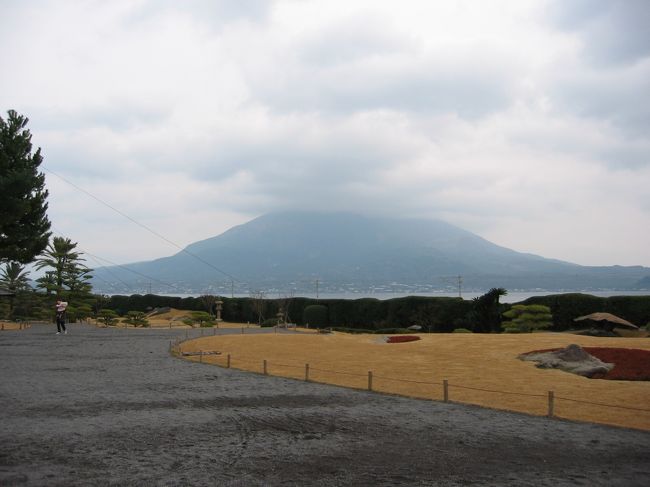 ６つ下の同僚とレンタカーで鹿児島を周りました。<br />じっくりプランを練る子なので、憧れの「砂風呂」と「白くま」を盛り込んでもらい、<br />あとはお任せで彼女の行きたいところを詰め込んでもらいました。<br /><br />食事をするところも綿密に調べてくれてあり、充実の３日間！<br />「ありがとう、ＯＭちゃん」