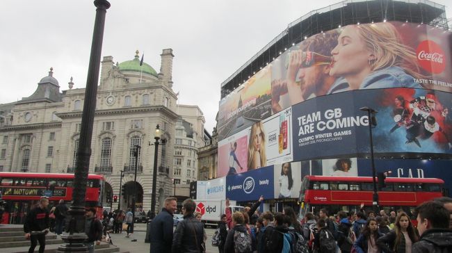 ロンドンに行くのは2013年以来。いつもより一泊少ない日程で文字通りロンドンを駆け巡ってきました。<br />行動範囲は大体オーバーグラウンドの沿線くらい。北はケンティッシュタウン、南はペカム。東はストラトフォード、西はハマースミスあたりまで動き回りました。地下鉄、バス、オーバーグラウンド、自転車など公共交通機関を駆使しました。