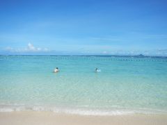 真夏の沖縄・・ビーチ満喫＋αの旅♪２日目・・美しすぎる・・瀬底ビーチ。