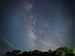 ここは東京都式根島01 午後入り。星空。天の川。美しや…