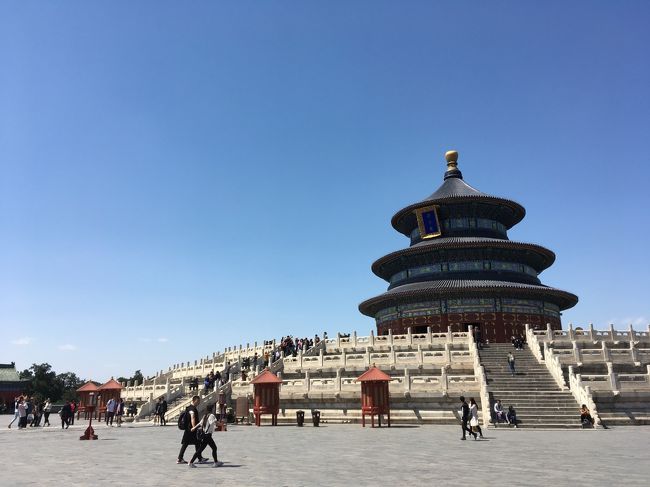 首都とは言えども世界都市上海に比べれば旅先としてやや見劣りする感がある北京。万里の長城も歩いたし京劇も見たし北京ダックも食べたしなぁ…と三度目の訪問、でも頤和園に天壇に、まだまだ行くべき所がありました。<br /><br />イスラムタウンの牛街やお洒落ストリートの三里屯も訪ねましたが、インパクトでは、果物屋さんで見つけた異形のメロンが最強だったわけです。