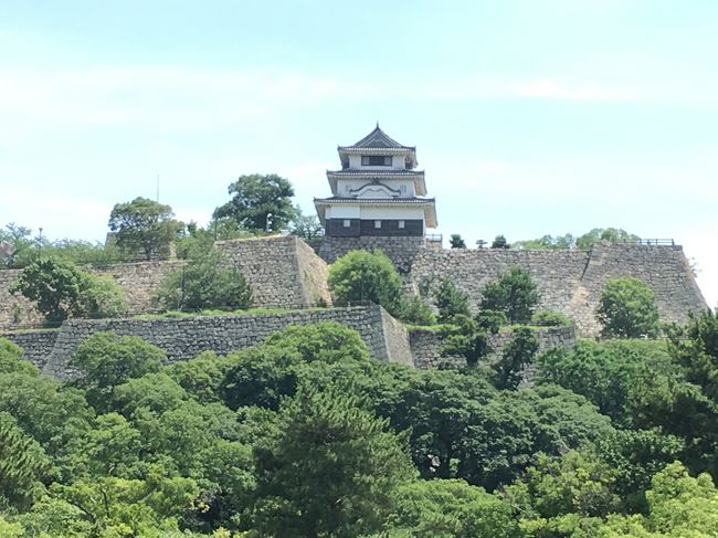 第２日は、高松城跡、善通寺、丸亀城を訪ねます！<br /><br />第２日：高松城跡－善通寺－丸亀城－（続く）