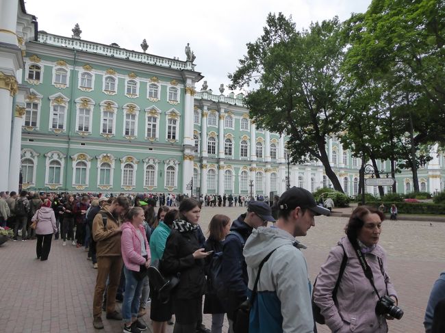 ロシアの古都であるサンクトペテルブルグには多くの美術館、博物館があります。世界的に有名なエルミタージュ美術館とロシア美術館を訪問しました。<br />エルミタージュはロシア皇帝が冬を過ごす宮殿として使用されていましたが、1764年に当時のロシア女帝であったエカテリーナ2世が美術品所蔵場所として使用したのが始まりで、ヨーロッパとロシアの美術品を中心に300万点が所蔵されています。1990年に世界遺産登録されました。エルミタージュ美術館の東方約1 kmにあるロシア美術館は、1898年ニコライ2世の時に創設され、世界有数のロシア美術品を40万点以上所蔵していることで知られています。世界有数の美術館が殆ど隣接していることになります。サンクトペテルブルグの短い滞在期間中で、駆け足ですが、両美術館を見学しました。