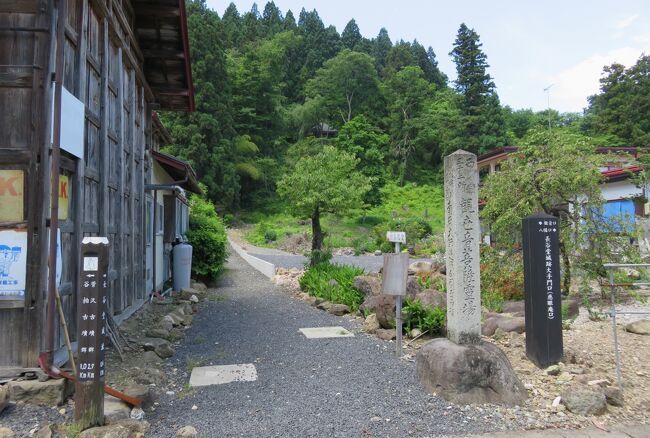 慶長出羽合戦は、慶長5年(1600年)に出羽国で行なわれた上杉景勝(西軍)と最上義光・伊達政宗(東軍)の戦いです。関ヶ原で西軍が敗れたことにより上杉軍は兵を引きました。『東の関ヶ原』とも言われます。