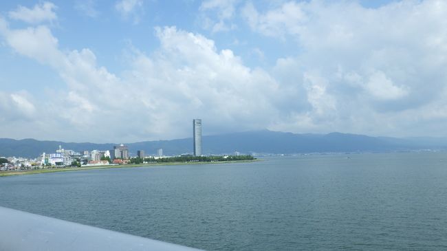 １７日　予報通り小雨の中、長浜城の豊公園駐車場から 7:30スタートです。途中豪雨に見舞われ、雨宿りを・・　県道５５7 西浅井ーマキノ線が通行止め、Ｒ３０３～Ｒ１６１号を走りマキノ町に出、湖岸道路に。毎年お世話になっている大津市和邇 の民宿に１時間以上遅れ4:30到着。<br />１８日　天気晴れ。琵琶湖大橋をパスし、近江大橋を渡り大津市から草津市に。大津市内は自転車道は無く、Ｒ161を恐々走るが、草津市に入ると湖岸道さざなみ街道に自転車専用道が一部欠けているが長浜まで続いている。