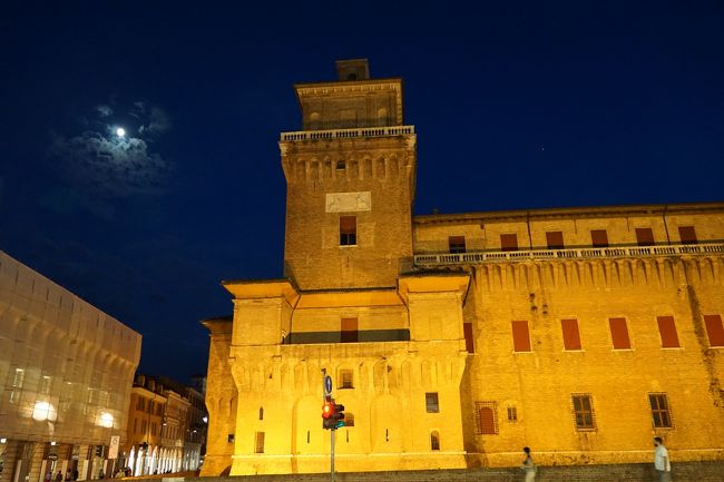 ミラノからジベッロ、フェッラーラ、ボローニャを訪れ、チンクエテッレを回ってジェノバ周遊旅行記です。