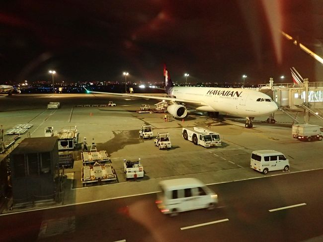 いよいよの出発。<br />今回は初めてのハワイアン航空利用ですのでとても楽しみ。<br />到着は午後になるのであまり慌てずに体をハワイに慣らします。