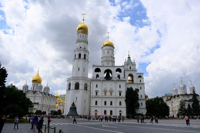 モスクワ観光2日目<br />今日は昨日行けなかったクレムリンに行ってきました。夜はチャイコフスキー記念コンサートホールでクラシック鑑賞です。