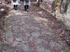 木曽路-3　馬籠宿高札場⇒馬籠峠（上り坂）　☆恵那山の雄姿を後に