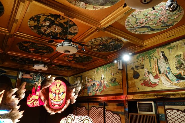 目黒にて毎年恒例の「和のあかり×百段階段展」が開催されているのででかけてみた、 他の季節にも百段イベントはやっているが撮影可能なのはこの「和のあかり」のみ。 自分のカメラいつも思うがホワイトバランスがおかしい 修正してもOFFにするとリセットしてしまう、ちなみにSony製、 以前はデジ一眼で撮っていたが今はデジカメ、 もうどのメーカーでもいいかな。 撮っているとあっという間に出口、20分くらい、次回はもっとゆっくりと撮りたい、なぜって入館料1500円なので。