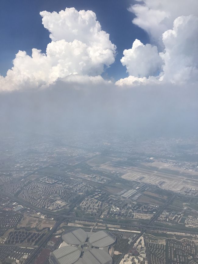 41℃の猛暑の上海でした! しかし空は見事なスカイブルー!