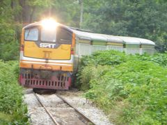 タイ滞在53時間の弾丸旅行。　カンチャナブリまで行って、♪猿・ゴリラ・チンパンジー～のクウェー川鉄橋を見て、泰緬鉄道に乗ってきた。　バンコクでは Line Friendsに会えた。