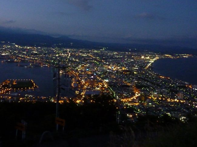 ７月２５日（火）～７月２７日（木）まで新幹線を乗り継いで函館を旅行してきました。宿泊地としては６年前と７年前に訪れたのですが、観光をするのは子どもの時以来です。元町、函館山、金森倉庫群、五稜郭、トラピスチヌなどを巡ってきました。