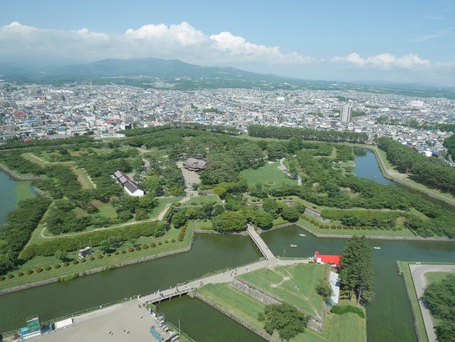 夏は箱根に行こうと宿も予約していたのですが…<br />気温の上昇とともに北海道に行きたくなりました（笑）<br />理由は涼しいから！<br />それで箱根→函館へと行き先変更(^-^;<br />1泊しかできなかったので弾丸ですが、ニューオープンのお宿で海鮮三昧のお食事とちょこっと観光も楽しんでまいりました！<br />