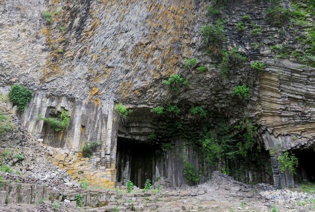 兵庫県を中心にした山陰の名所巡りです。道の駅の但馬のまほろばの弥生・古墳時代の出土品の見学のあと、次に向かったのは柱状節理で有名な、玄武洞(げんぶどう)です。(ウィキペディア・その他)