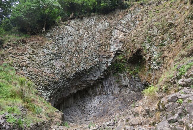 兵庫県を主にした、山陰の名所巡りです。柱状節理で国の天然記念物に指定されている玄武洞の紹介の続きです。地球が作り出した造形の素晴らしさに目を見張りました。(ウィキペディア・その他)