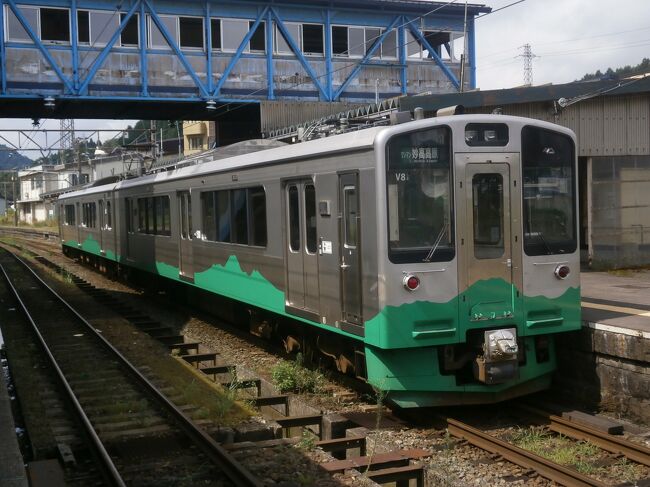 ２日目は妙高高原駅からえちごトキメキ鉄道の旅に出発しました<br /><br />暑い一日であまり街歩きはできませんでたが、たくさんの駅に降りることができました。<br /><br />日本海ひすいラインは１両なので混雑していました。