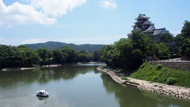 夏休み！！！<br />ダンナの夏休みに合わせて、中国四国地方を電車で旅してきました！<br />中国四国地方は広島県と山口県しか行ったことがなかったのでワクワクドキドキ！！<br /><br />ですが、ほぼ、お城とマンホールカードを巡る旅になってます（笑）<br /><br />しかも、ノロノロ台風の影響なのか、夏の中国四国地方がこんなに暑いとは･･･（笑）<br /><br />まぁ、これもいい思い出ですね（笑）<br /><br />【今日のルート】<br />名古屋駅　⇒　岡山駅　⇒　ももたろう観光センター　⇒　岡山城　⇒　（休憩）憩　<br />⇒　後楽園　⇒　（食事）セルフうどんいりこ　⇒　 岡山駅<br />⇒　矢掛駅　⇒　やかげ町家交流館　⇒　矢掛駅　⇒　倉敷駅　⇒　倉敷館観光案内所<br />⇒　三宅商店　⇒　倉敷駅　⇒　岡山駅　⇒　（食事）おかやまの酒ばあ　さかばやし<br />⇒　（食事）フィッシュマン　⇒　（宿）ホテルグランヴィア岡山