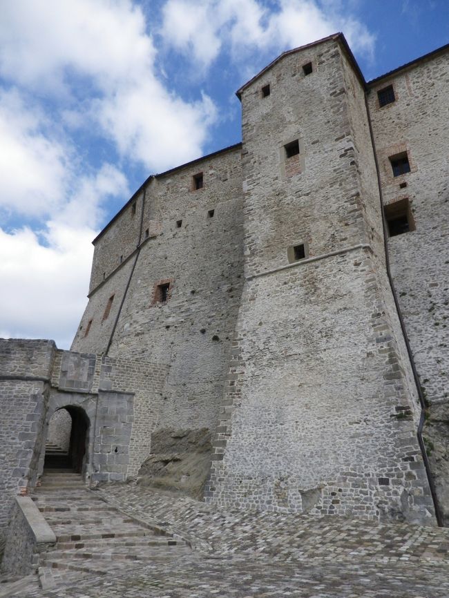 イタリアの最も美しい村 サン レーオ 1 サン レーオ城 エミリア ロマーニャ州 イタリア の旅行記 ブログ By Kawakoさん フォートラベル