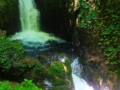 ぎふ-10　下呂　巌立峡　飛騨小坂の滝めぐり　☆三ツ滝 迫力ある渓谷美　　