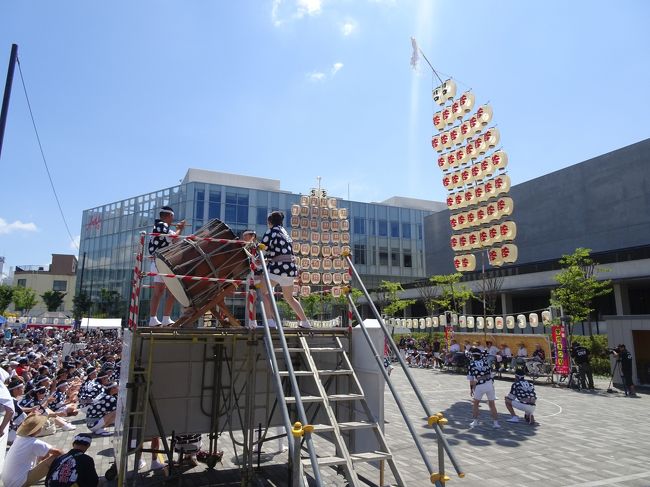 クラブツーリズムの東北二大祭りツアーを見つけ、初めてのねぶた祭りと秋田竿燈まつりに行ってきました。<br />基本は一人一部屋、お一人様でも何人でも同一料金という、お一人様大歓迎ツアーです。二泊三日で市内泊というのもウリ。と…結局蓋をあけてみれば、全28名参加のうち、お一人様で参加した方はなおかりともう一人だけ。後は、カップル(ご夫婦?)、ご家族、お友達同士での参加でした。<br /><br />旅行記は以下な感じで上げさせて頂きます。<br />その１：名古屋～(東海道新幹線・東北新幹線)～青森(ねぶた祭り)(泊)<br />その２：青森～(在来線特急)～秋田(市内散策・竿燈まつり)(泊)<br />その３：秋田(市内散策)～(こまち・東北新幹線・東海道新幹線)～名古屋<br /><br />続いて最後、その3、竿燈まつり(2日目)です。