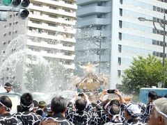 富岡八幡宮例大祭は水掛けで大騒ぎ