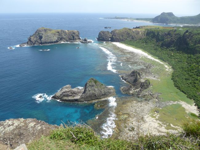 今年は、台湾的リゾート、緑島に行く機会を得ました。<br />火山とサンゴからなる島の海岸沿いを歩き、青い海と、自然が作り出す絶景を楽しみました。<br />また、ダイビングもできて、自然のエネルギーを感じることができました。<br />緑島にわたる前後は、台東に宿泊。周辺を少し散策しました。<br />