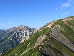 すばらしい稜線（NHK「坂の上の雲」のエンディングで利用）を見に小蓮華山へ。その後中央アルプス・木曽駒ケ岳、霧ヶ峰・車山を回る旅