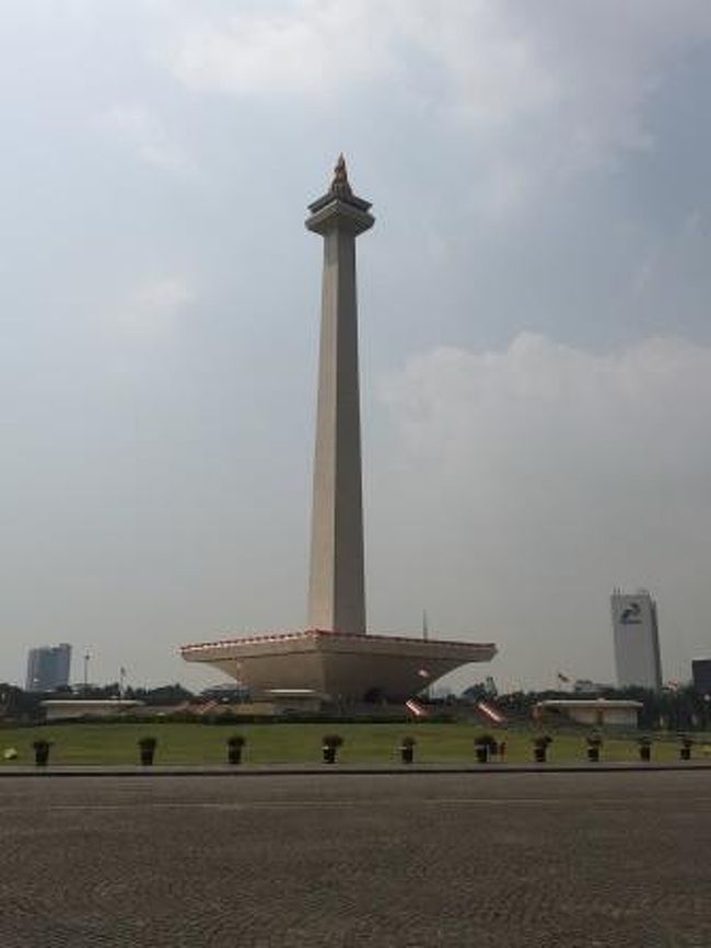 2017年7月30日から5日間の旅、クアラルンプール経由インドネシアのジャカルタに行ってきました。<br />4回目は国立博物館と独立記念塔(モナス)を見学してきました。偶然にもこの旅行記を書いている8月17日は<br />インドネシア独立記念日です。