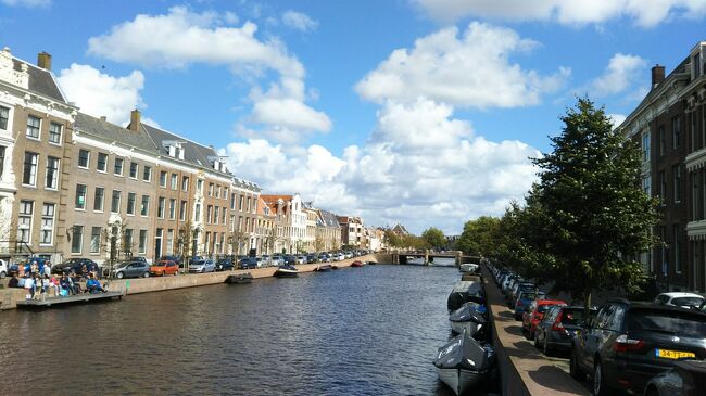 海外旅行の行き先を決めるにあたって、まず候補先となるのが『行ったことのない国』<br /><br />もちろん気に入った国にはなんど行ってもいいと思うんですが、せっかく行くなら見たことのない場所を訪れてみたい。<br /><br />今回の旅先も初めての国オランダ。<br />アムステルダムはもちろんのこと、ローカル線に乗ってオランダの田舎町を巡る旅となりました。<br /><br />8月15日；出国（＊この旅行記）<br />8月16日；アムステルダム観光<br />8月17日；キンデルダイク、ロッテルダム観光<br />8月18日；ザーンセ・スカンス、ェダム、フォーレンダム観光<br />8月19日；マウデン、ナールデン、ハーレム観光（＋帰国）